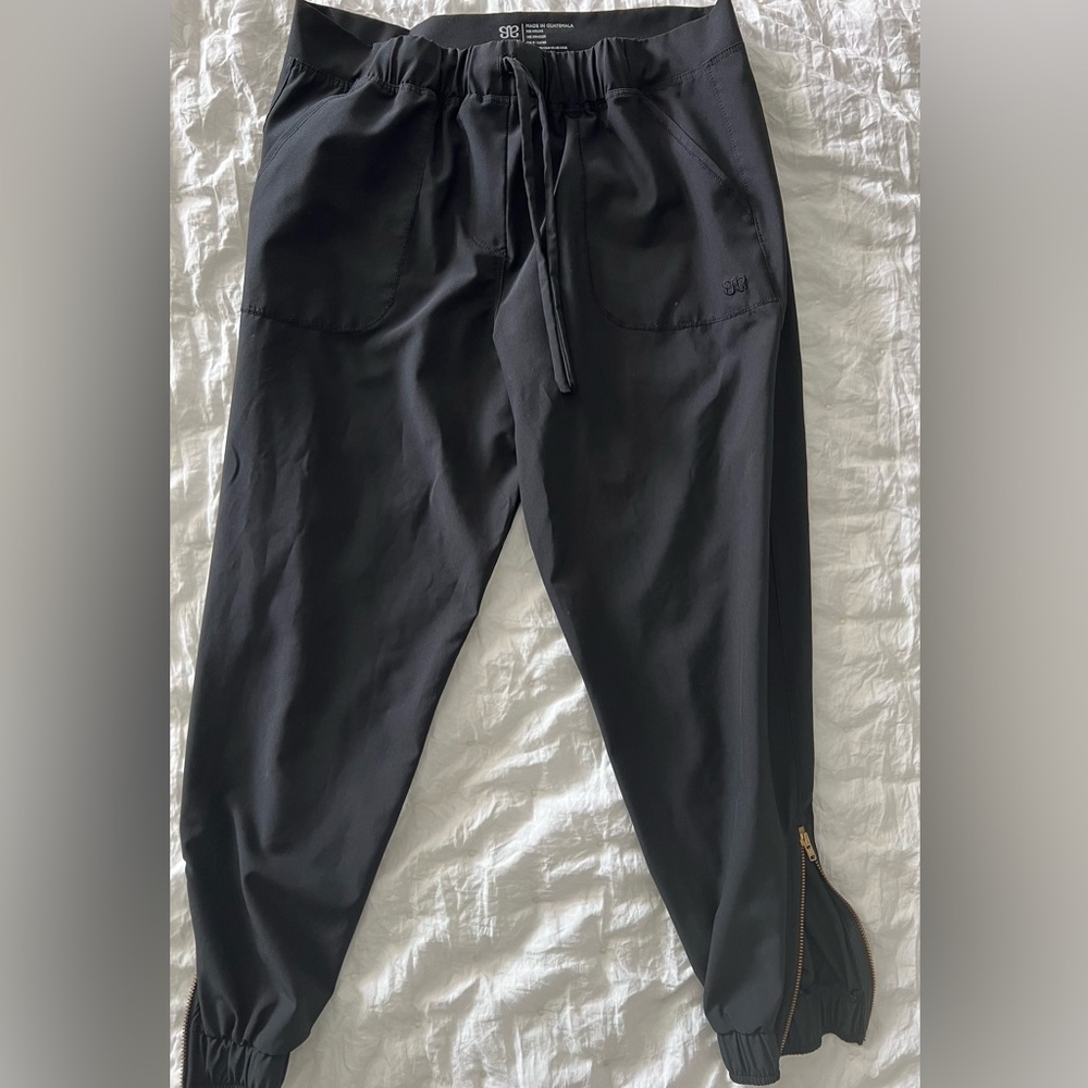 Albion Fit jetsetters in black, XS petite